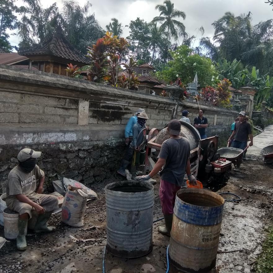 Pembangunan Jalan Rabat Beton Rurung Dauh Apuan Kaja